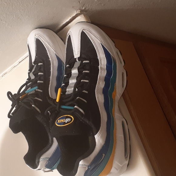 Nike Air Max - Picture 2 of 5